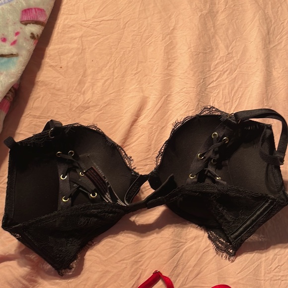 32D Victoria Secret Bombshell bra’s. - Picture 7 of 8